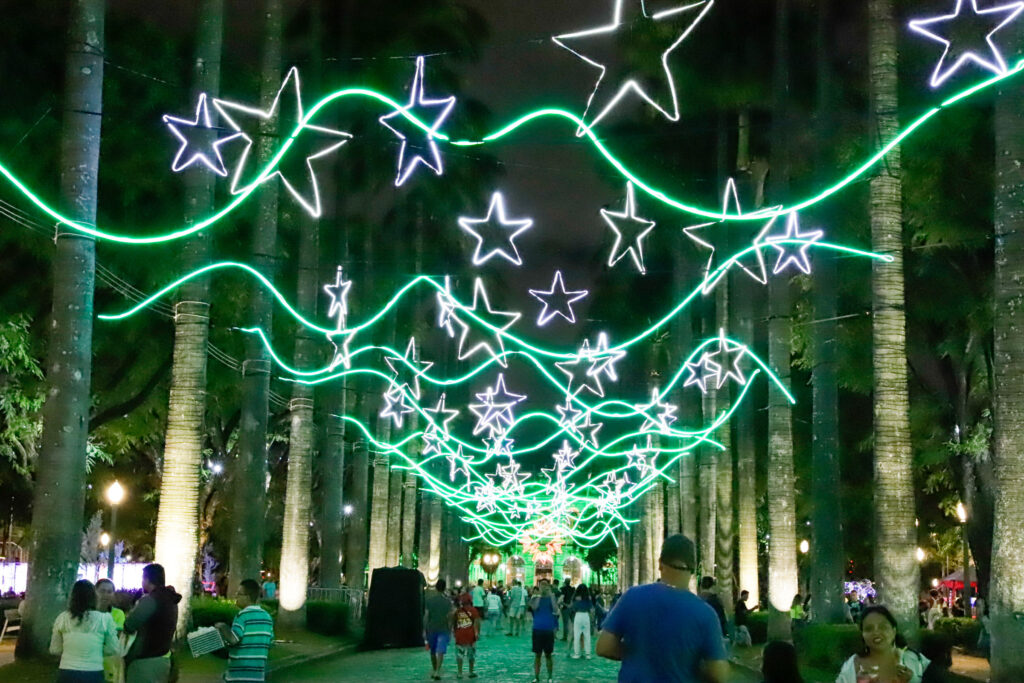 Iluminação natalina de 2022 é inaugurada na Praça da Liberdade - Jornal MG  Turismo