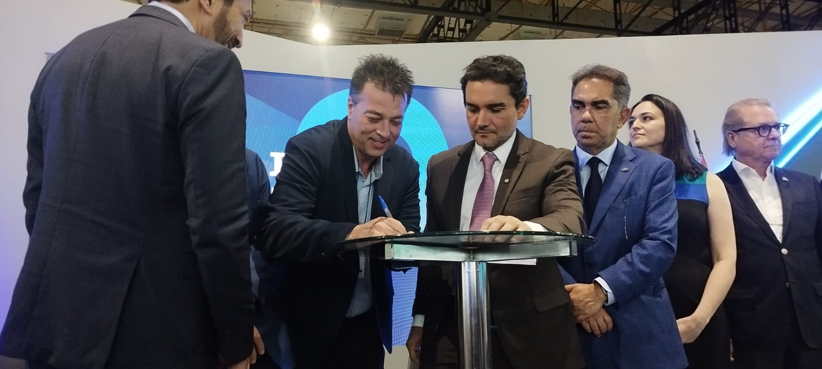 Ministro do Turismo atende entidades da hotelaria mineira e assina portaria que garante autonomia aos hotéis na definição de horários de check-in e check-out 1