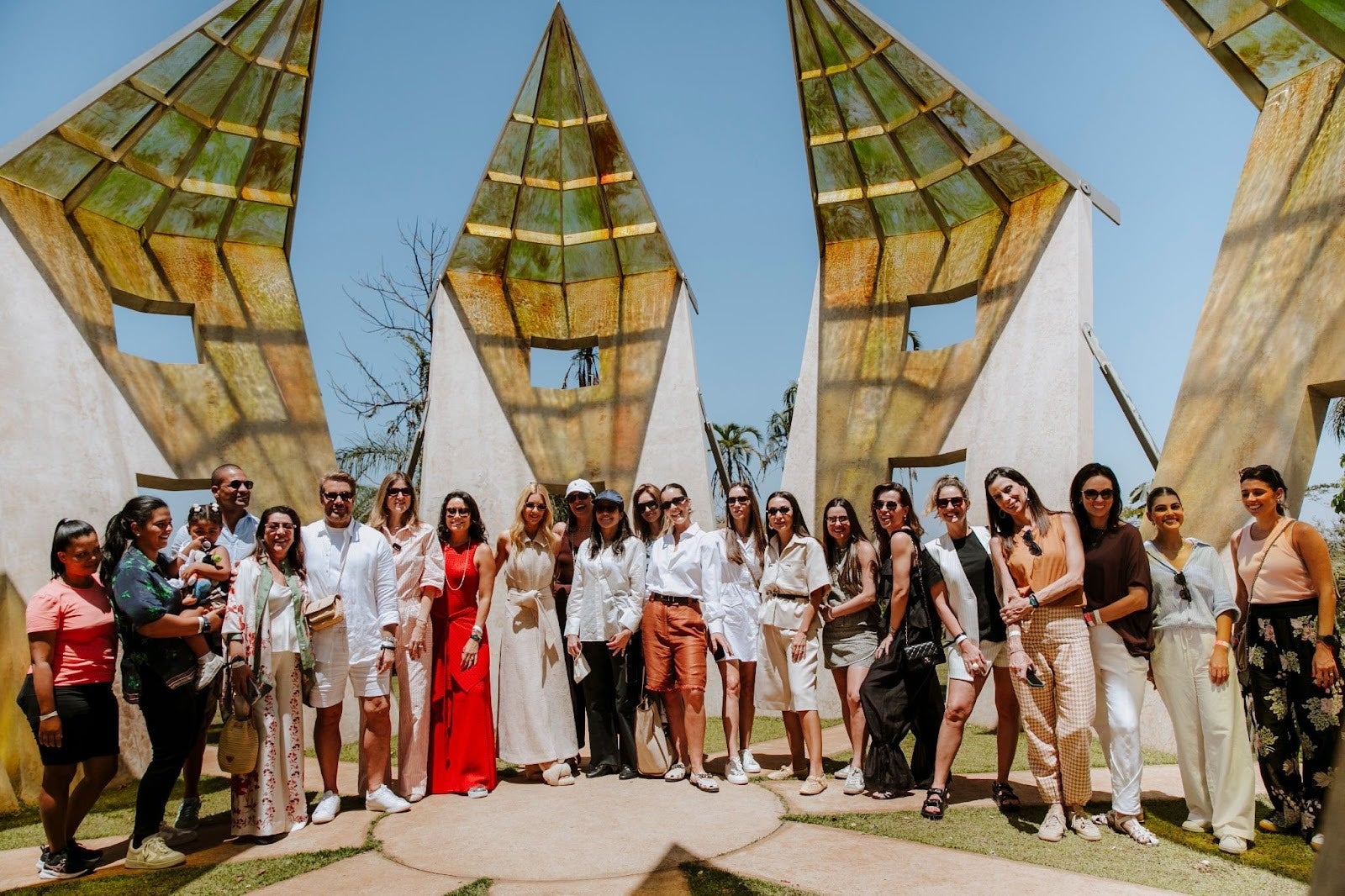 Daslu oferece experiência artística exclusiva para clientes em Inhotim com curadoras da marca e Marina Ruy Barbosa 2 Daslu oferece experiência artística exclusiva para clientes em Inhotim com curadoras da marca e Marina Ruy Barbosa 1