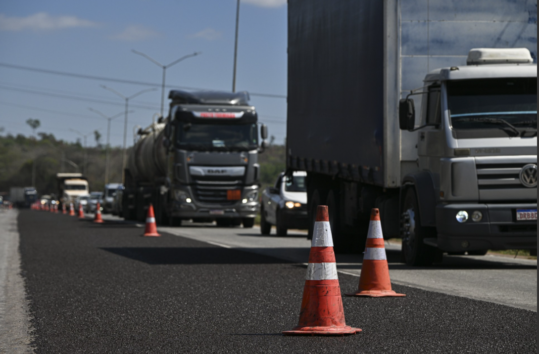 Via Cristais continua intervenções que transformarão a BR-040 em um tapete 2 Via Cristais continua intervenções que transformarão a BR-040 em um tapete 1