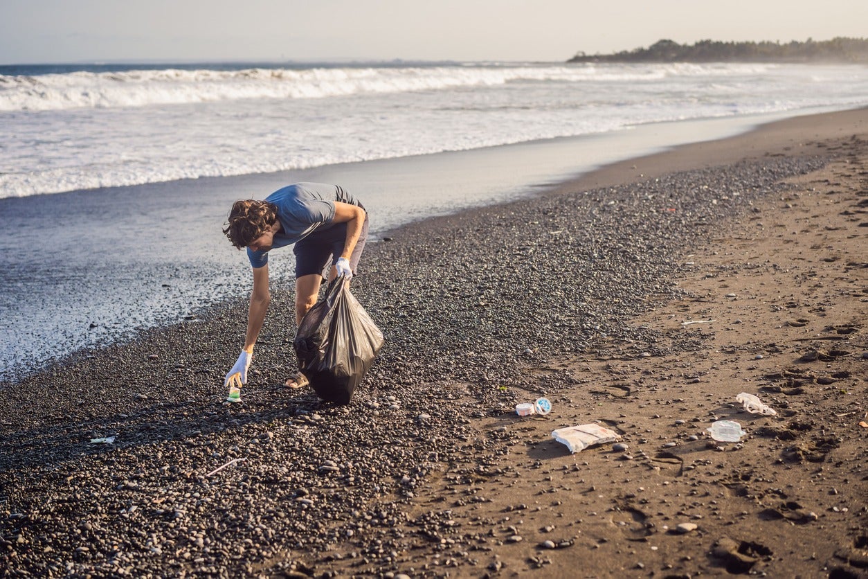 Dá para entrar no mar? Buscas sobre praias impróprias para banho crescem em 243%, aponta pesquisa 1