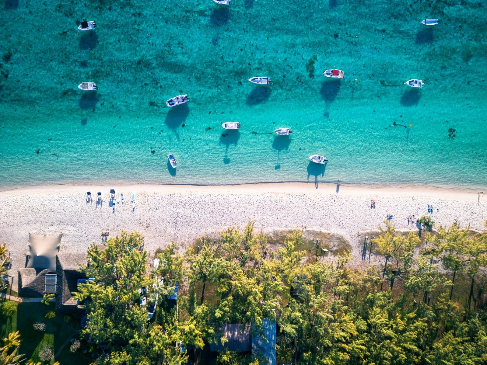 Águas azuis e hospedagens exclusivas são destaques na Stella Barros Turismo para os feriados de Páscoa e Tiradentes 1