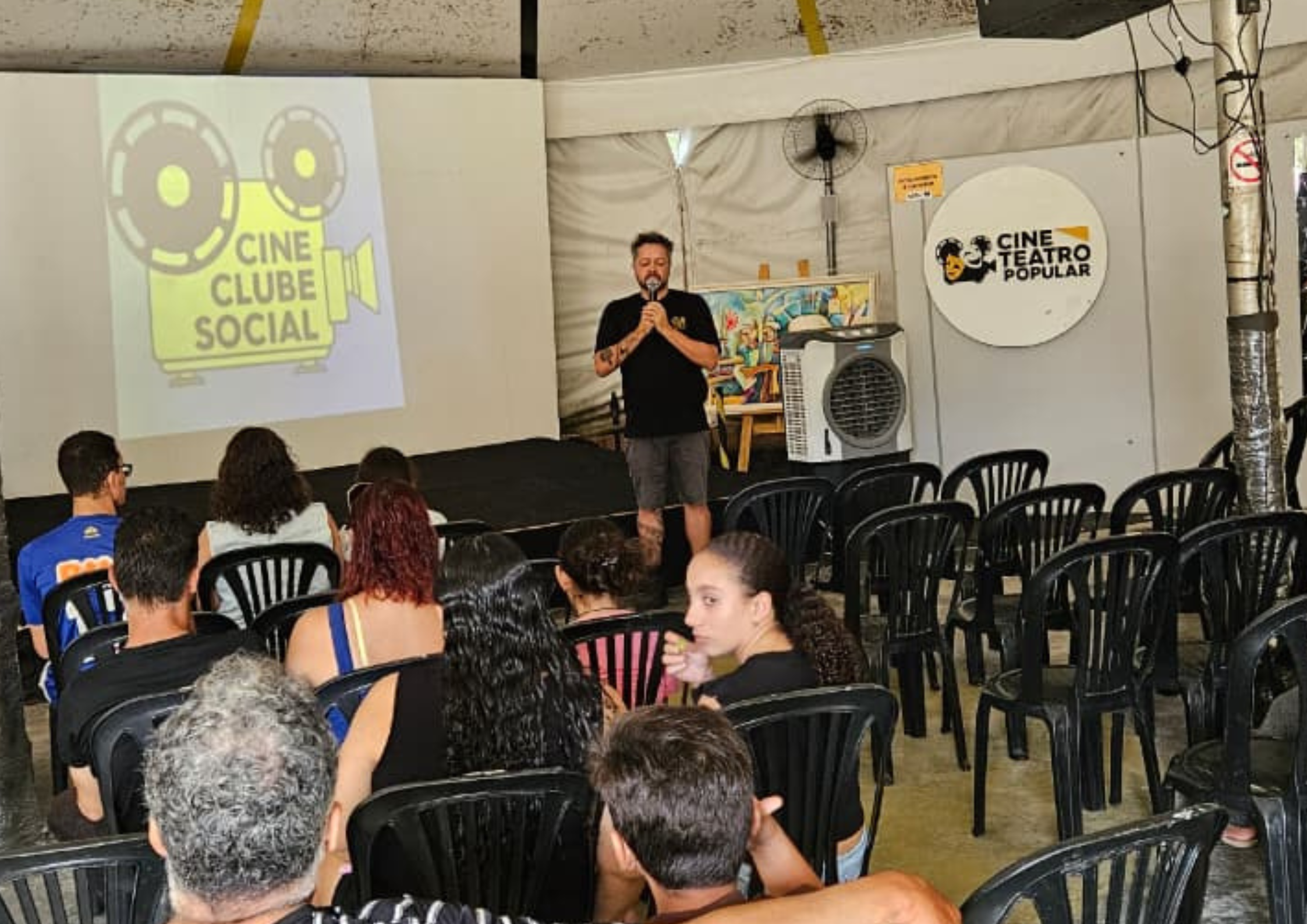 Cine Clube Social realiza sessão de cinema na Sede do Bloco Vejo Flores em Vocês 1