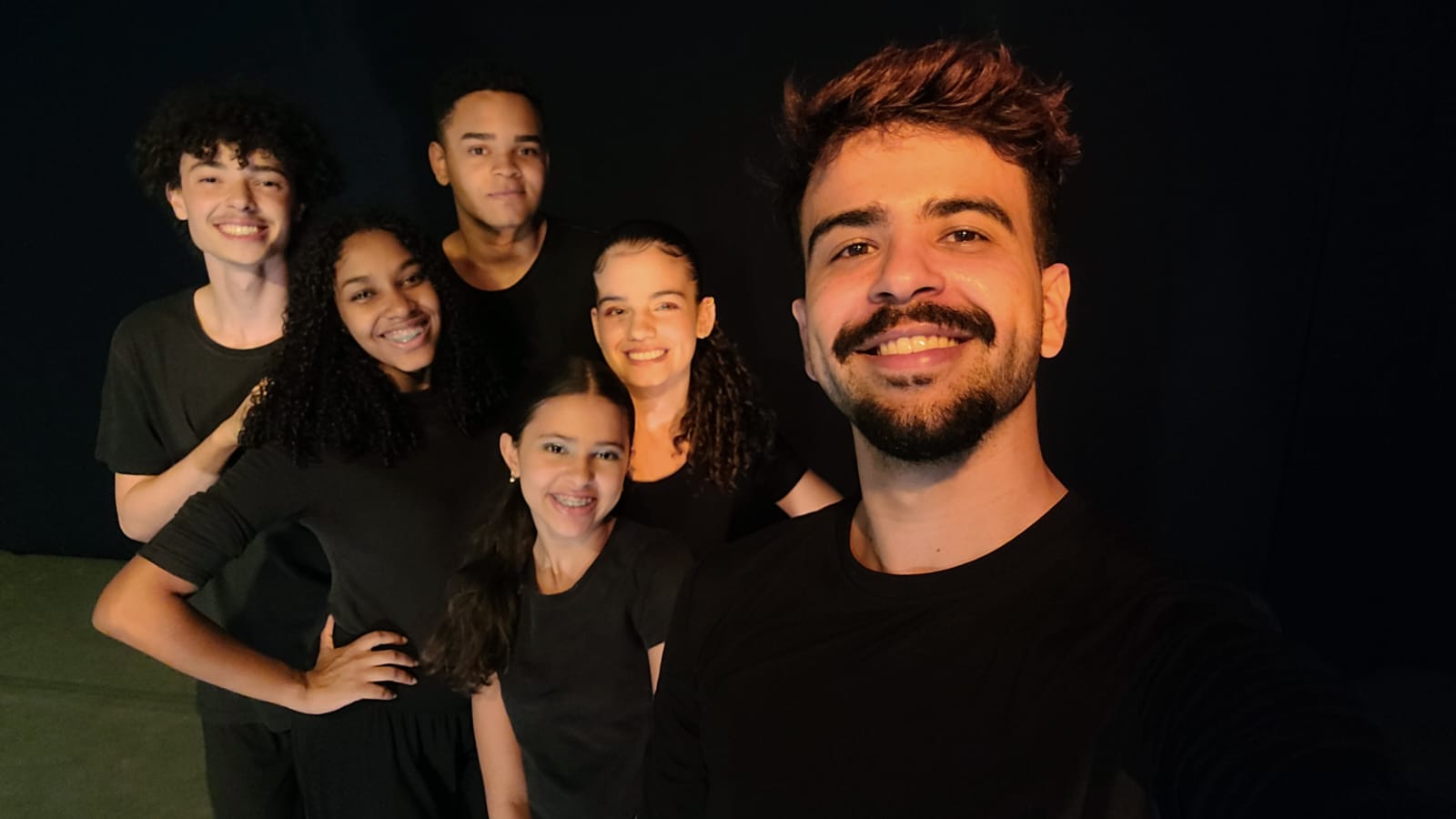 Aula aberta gratuita e mostra cênica movimentam Ribeirão das Neves com projeto de capacitação em dança 1