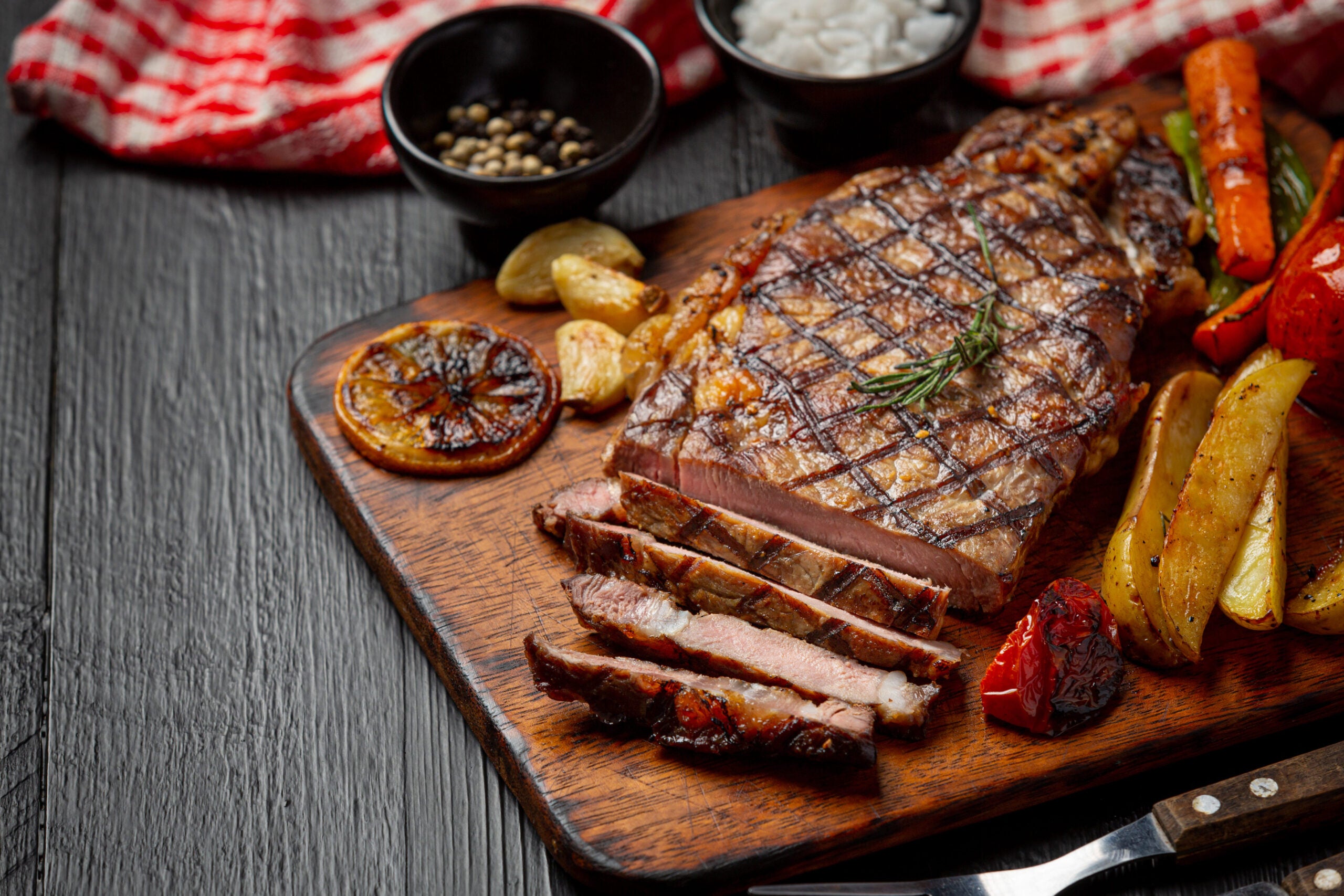 Exagerou no churrasco? Especialistas mostram 11 maneiras de prevenir os sintomas de desconforto  1