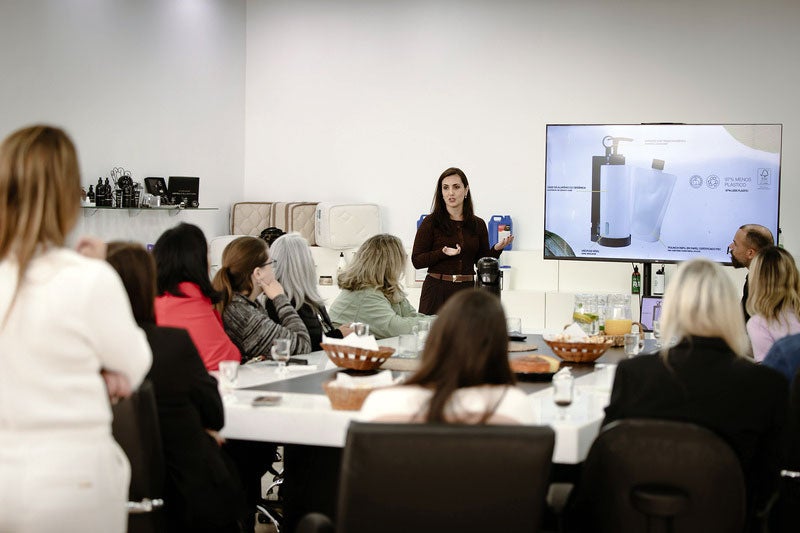 Harus recebe Grupo Mulheres do Brasil em Franca 1 Grupo Mulheres do Brasil em Franca durante visita à fábrica da Harus