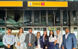 Assistência aeroportuária durante atendimento a passageiros