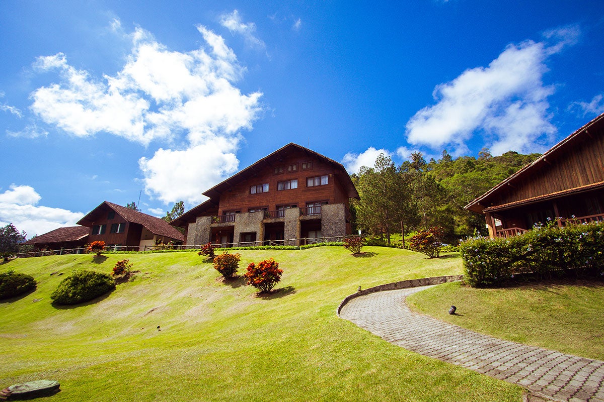 Fazenda Suíça une animais, lazer e queijos artesanais 1 Vista da Fazenda Suíça em Teresópolis, hotel do complexo Le Canton
