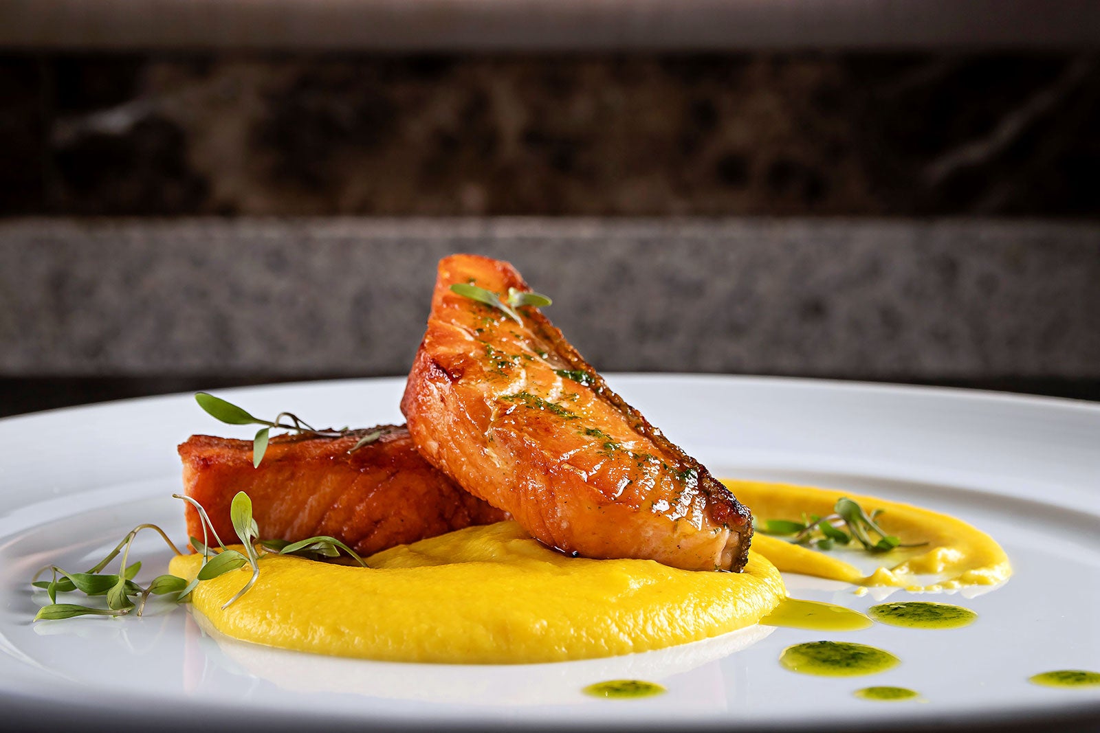 Salmão grelhado com ervas do almoço de Dia dos Pais no Windsor Excelsior