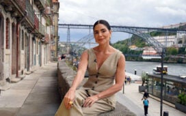 Lígia Vargas durante gravação de Fora do Mapa na cidade do Porto, em Portugal