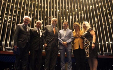 Dirigentes da Abrajet e autoridades durante solenidade da Abrajet no Senado Federal