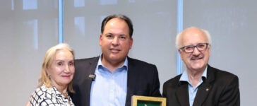 Homenagem a Carlos Henrique Martins Teixeira, com Suely Calais Guerra e Antônio Claret Guerra
