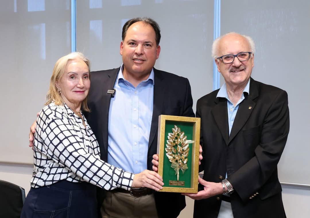 Homenagem a Carlos Henrique Martins Teixeira, com Suely Calais Guerra e Antônio Claret Guerra
