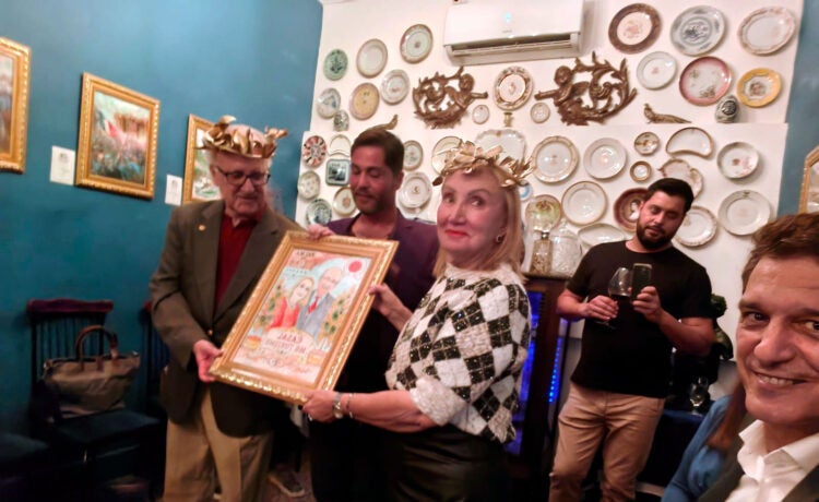Ajê Bistrô homenageia Jornal MG Turismo em evento com Suely Calais e Antônio Claret Guerra