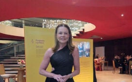Ana Helena Malheiros recebe Palma de Ouro Brasil no Palácio das Artes, em Belo Horizonte