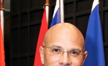 Ramaya Vallias em artigo sobre relações internacionais em Minas Gerais