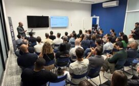 Público acompanha apresentação da Pesquisa Evangélica Nacional 2026 em uma sala