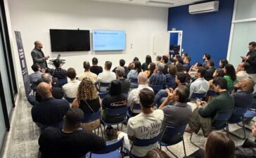 Público acompanha apresentação da Pesquisa Evangélica Nacional 2026 em uma sala