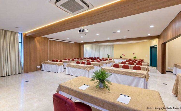 Sala Paulista modernizada no Premium Flats Paulista Wall Street