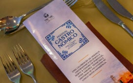 Menu do Festival Gastronômico no Vila Galé Salvador sobre mesa posta